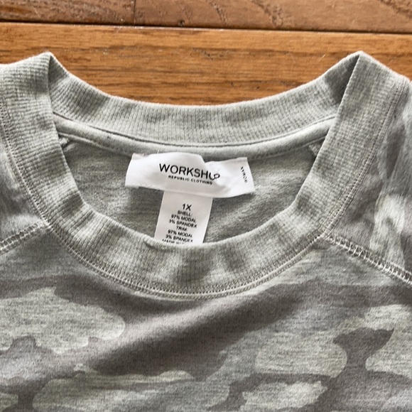 Top w/soft gray camo color - Picture 2 of 4